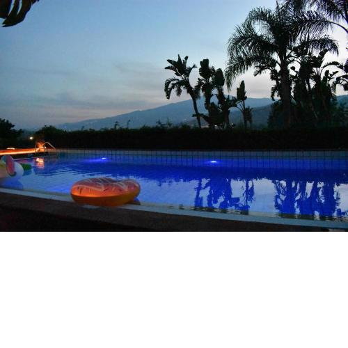 Villa with pool & jacuzzi