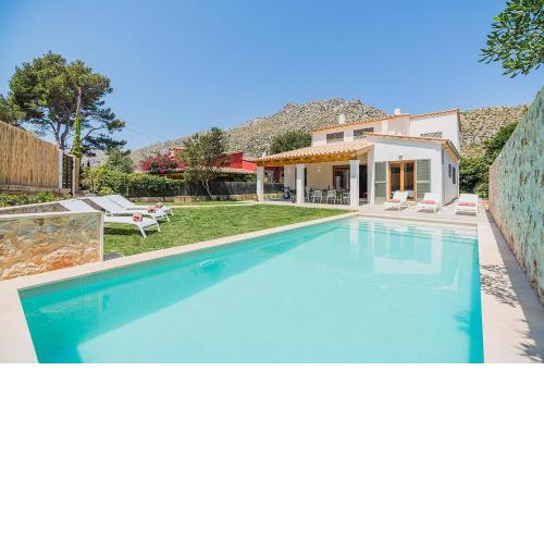 Villa with pool near the beach, Mar Clara