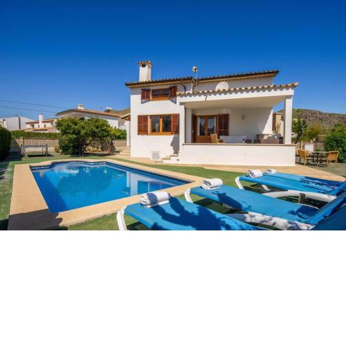 Villa with pool walking distance to the beach (la Caseta)