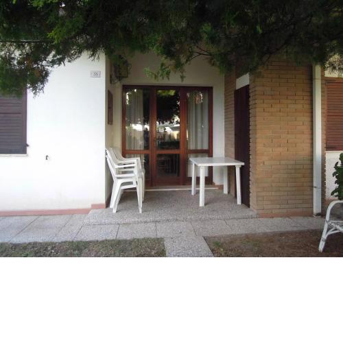 Villa with private garden in a quiet place, 500 meters from the sea