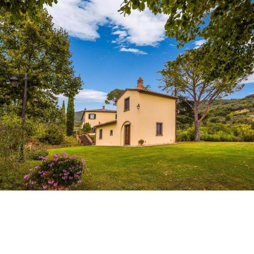 Villa with private pool 3 km from Cortona 3 apartments