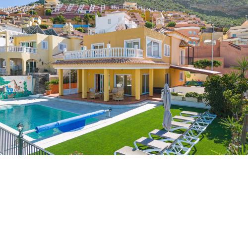 Villa with private pool and magnificent views