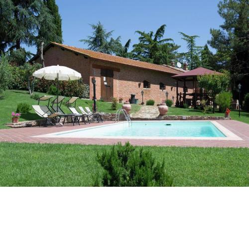 Villa with private pool near Cortona in the calm countryside and hilly landscape