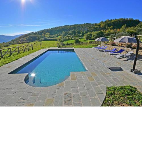 Villa with private pool near Cortona in the calm countryside and hilly landscape