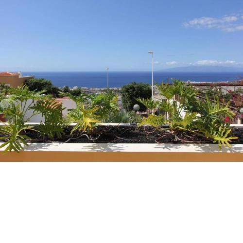 Villa with private pool, sea views and free WIFI.