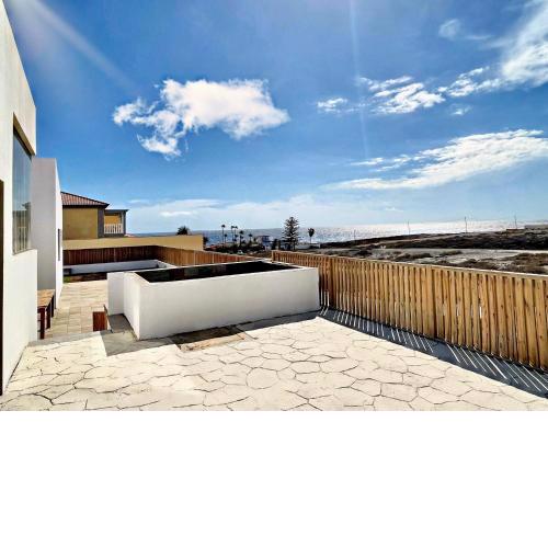 VILLA WITH SEAVIEWS