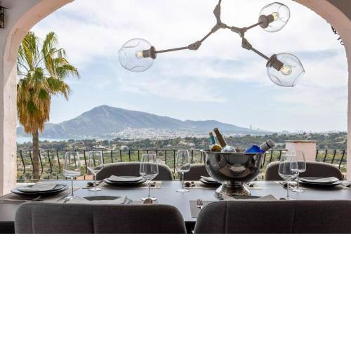 Villa with stunning views at great location