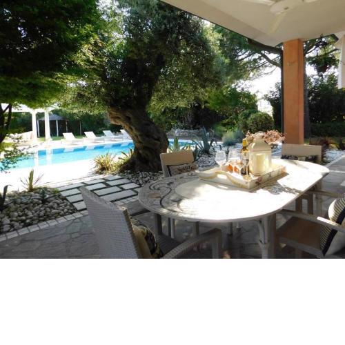 Villa with swimming pool and lagoon view in Albarella Island by Beahost Rentals