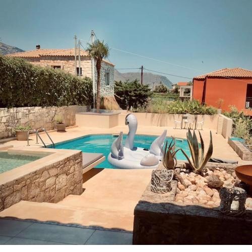 Villa Xenia with private pool, 3 bedrooms in Pentamodi village