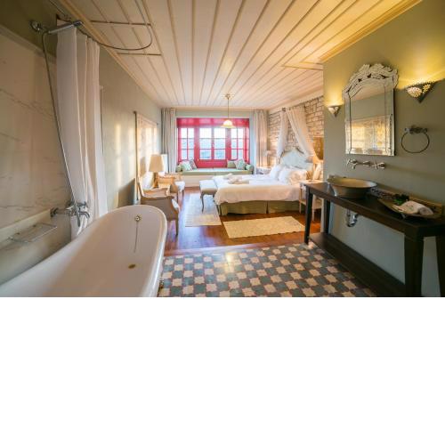 Village Primoula Suites & Spa