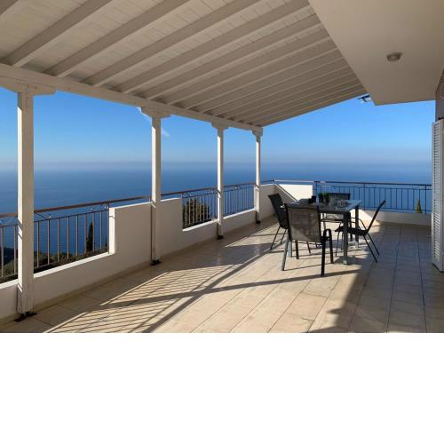 VillAri Lefkas Suites