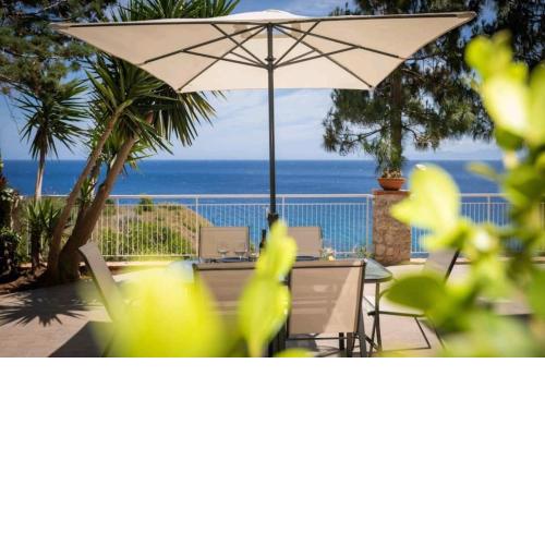 Villa's apartment on the beach, swimming pool A/C
