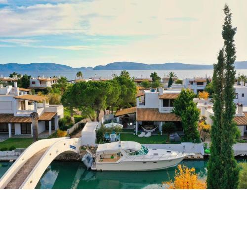 Villasonboard Ermioni Dock Villa Porto Hydra canal boat dock