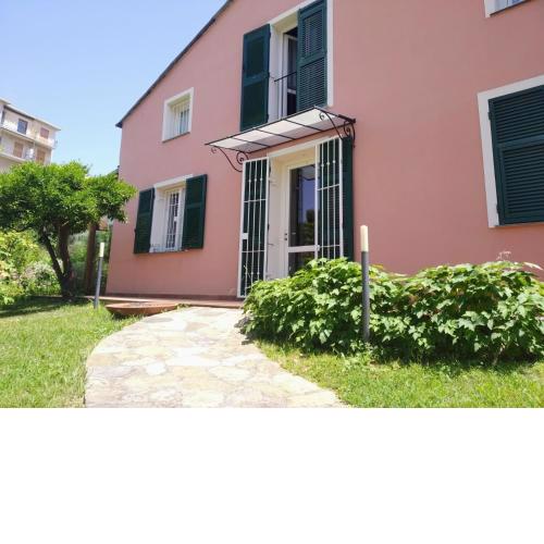 Villetta con giardino a due passi dal mare