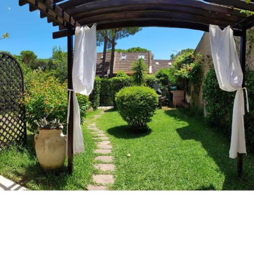 Villetta con giardino immersa nel verde a 150mt dal mare