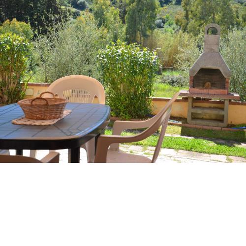 Villetta con giardino in contesto riservato non lontana dal mare BEL01