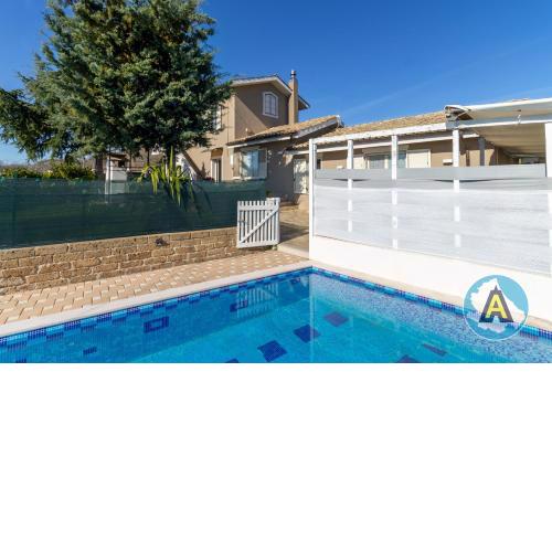 Villino con piscina vista mare