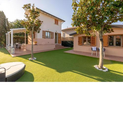 Villino Esse, Libero su 4 Lati più Dependance nel cuore della Versilia