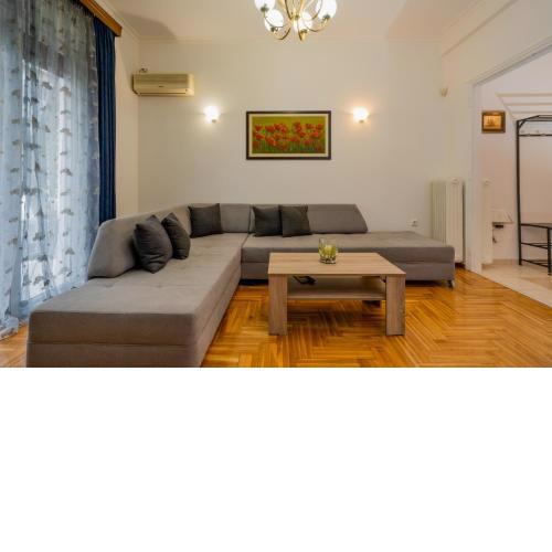 Vintage 1BD Apt 10' to Acropolis