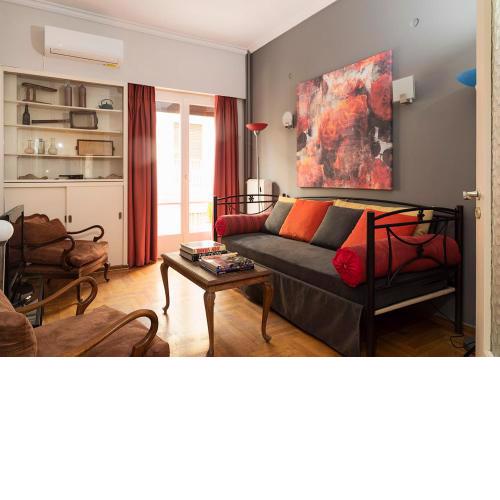 Vintage Apartment next to Acropolis Museum