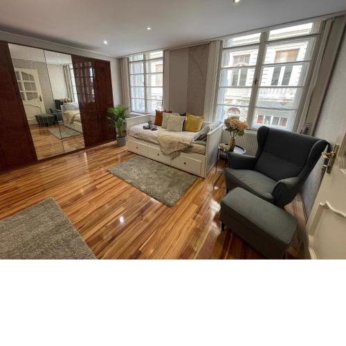 Vintage Home in The Heart of The City