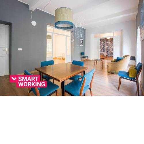 Vintage Style Apartment near Via Roma
