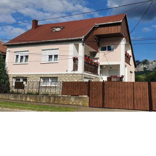 Viola Apartman