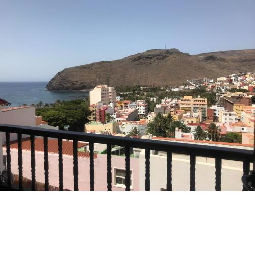 Vista al mar y montaña