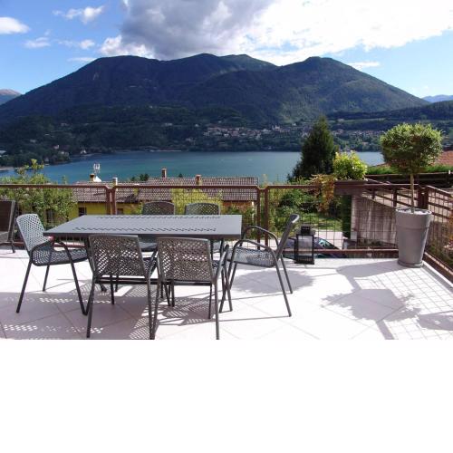Vista lago di Caldonazzo con terrazza e giardino privati