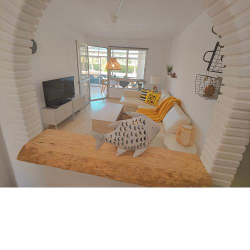 Vista-Marina Apartment With pool and Terrace
