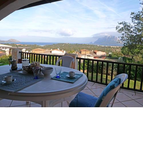Vista sul mare e tavolara BudoniAffitti