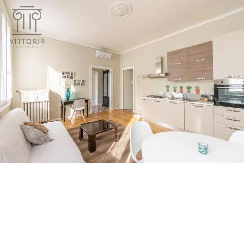 Vittoria Apartments: Viale Dante