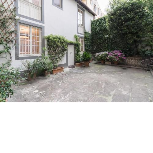 VIVALDI Elegant Apartment In Piazza santa Croce