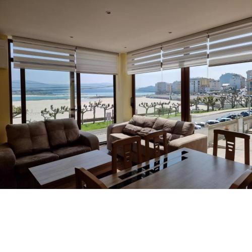 Vivienda de tres dormitorios en primera línea de playa
