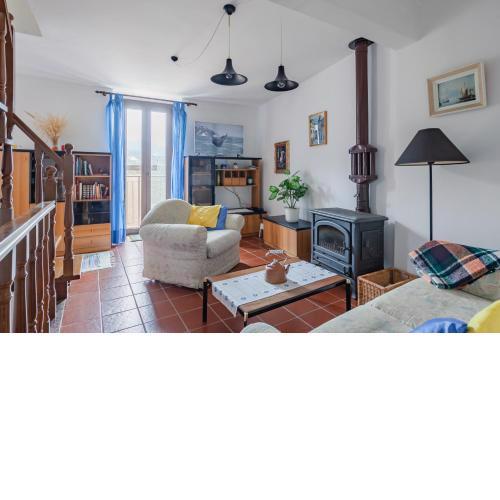 Volastra Cozy APT - with Terrace & Seaview