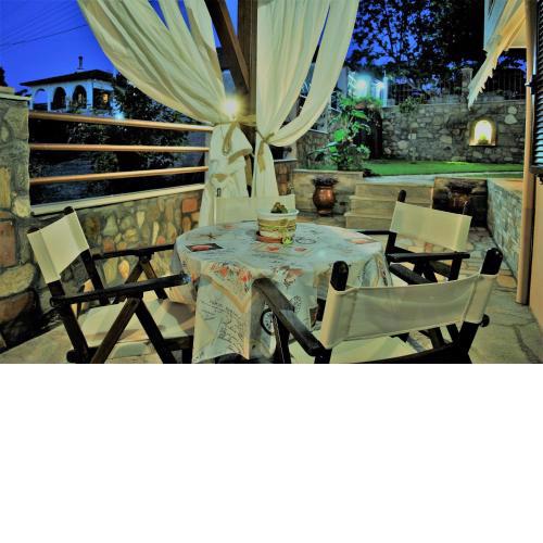 Voula Kourbeti Apartments