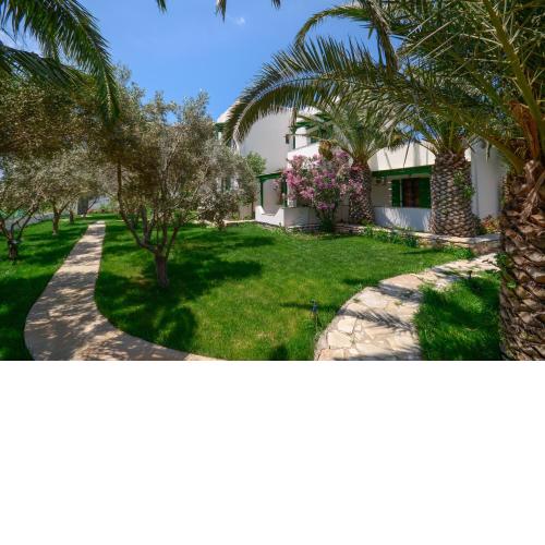 Vrettos Beachfront Hotel & Kite School