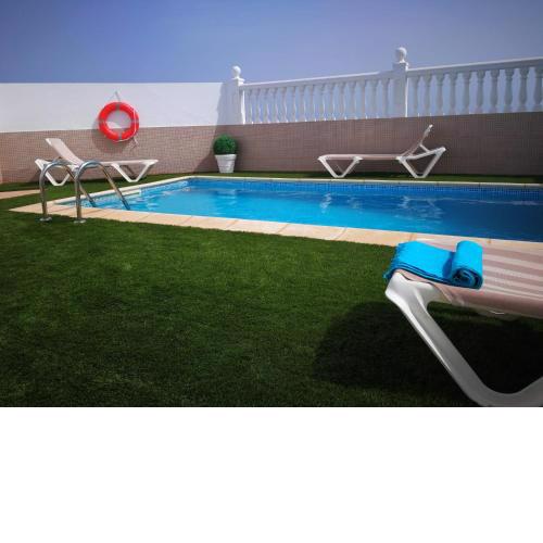 VV 'VALDECONCHA', piscina privada y vistas al mar