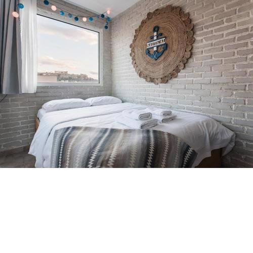 Wake up with Acropolis view!