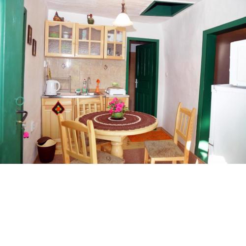 walnut house radlovtsi