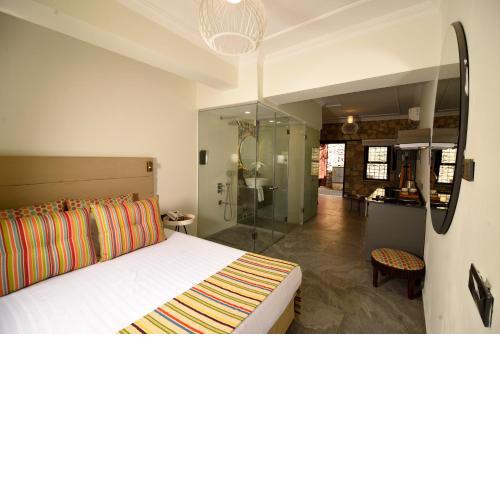 Warm Garden Flat with Patio near Hadrian's Gate