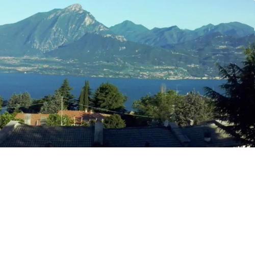 Warm, nice & Lake-view apartment with privat park