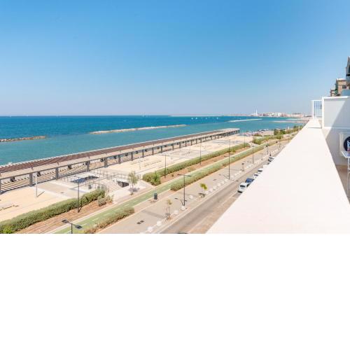 Waterfront Apartment with seaview balcony