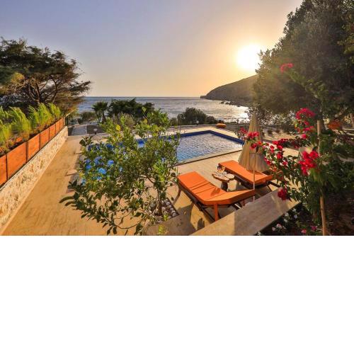 Water’s Edge 1 Bedroom Sea View Villa With Private Pool