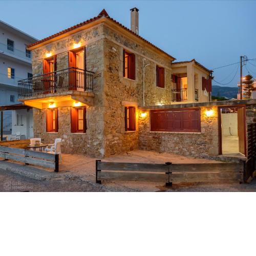 Waveside Sanctuary - Luxurious Seastone Villa