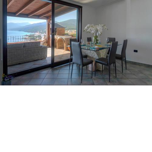 Welcomely - La cornice sul golfo
