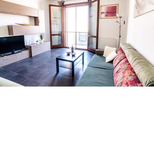 Welcomely - Senyera Apartment