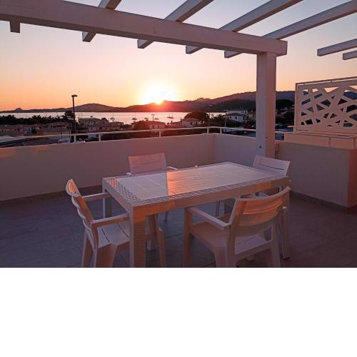Welcomely - White Terrace - Condominio AcquaLife
