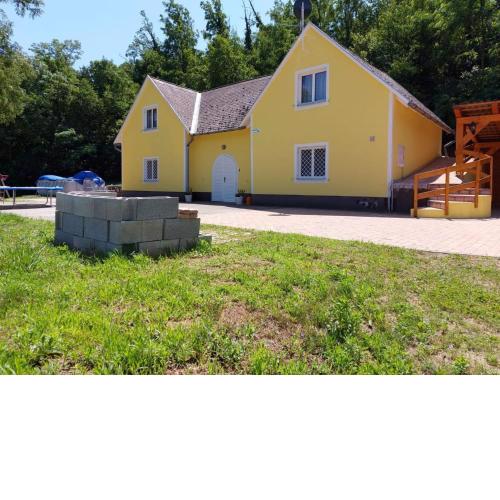 Welcoming holiday home in Nemesgul cs near lake