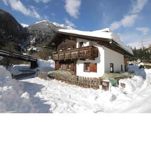 Welcoming Holiday Home with Garden in Tyrol